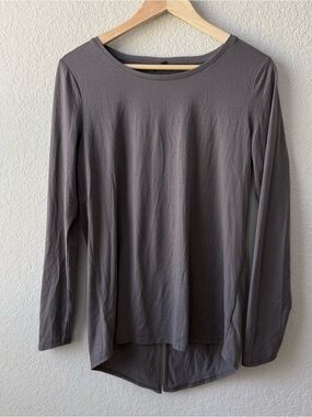 Athleta Split Back Essence Semi Fit Long Sleeve Top in Gray